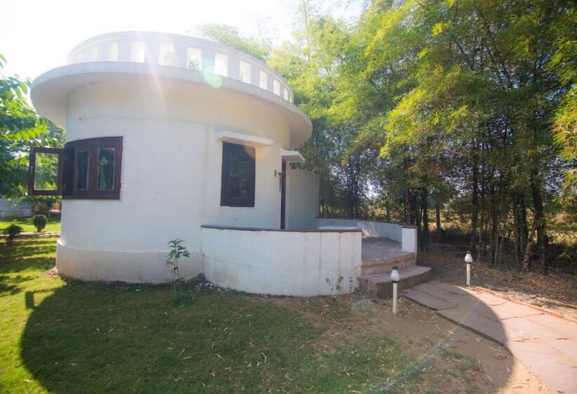 酒店 Vraksh Resort
