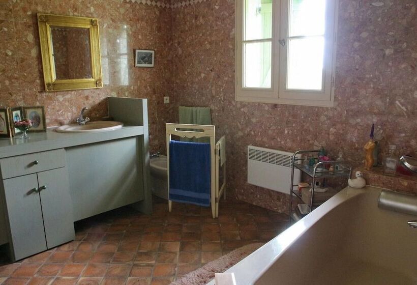 פנסיון Chez Claire