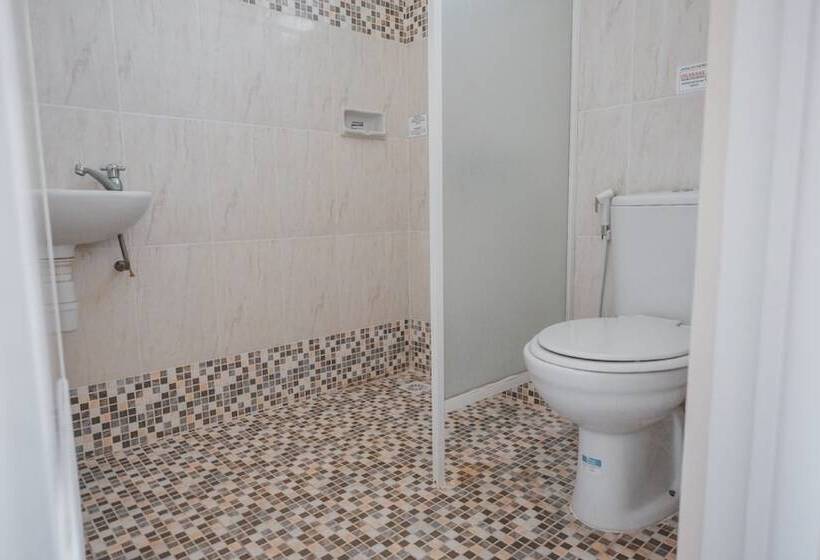 پانسیون Reddoorz Near Ambarukmo Yogyakarta