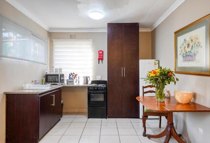 פנסיון Villa Le View Guesthouse