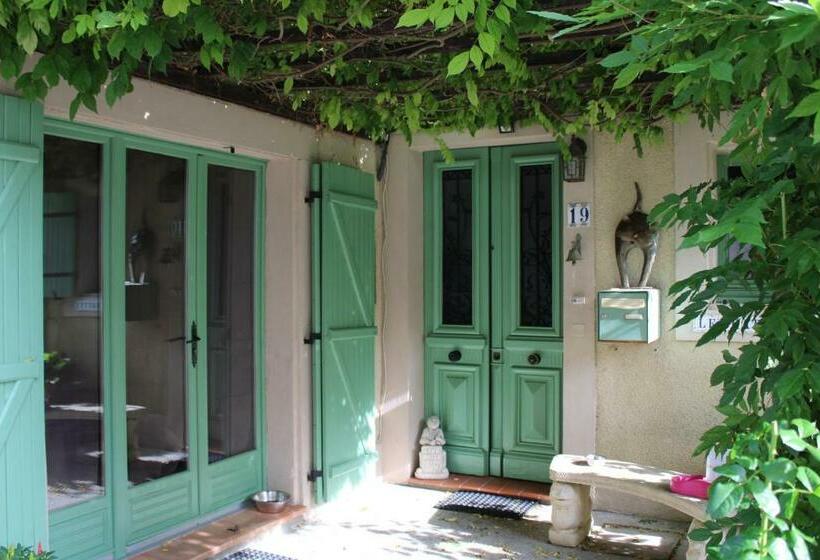Bed and Breakfast Le Chat Botté Vankantiehuis In Languedoc Roussillion