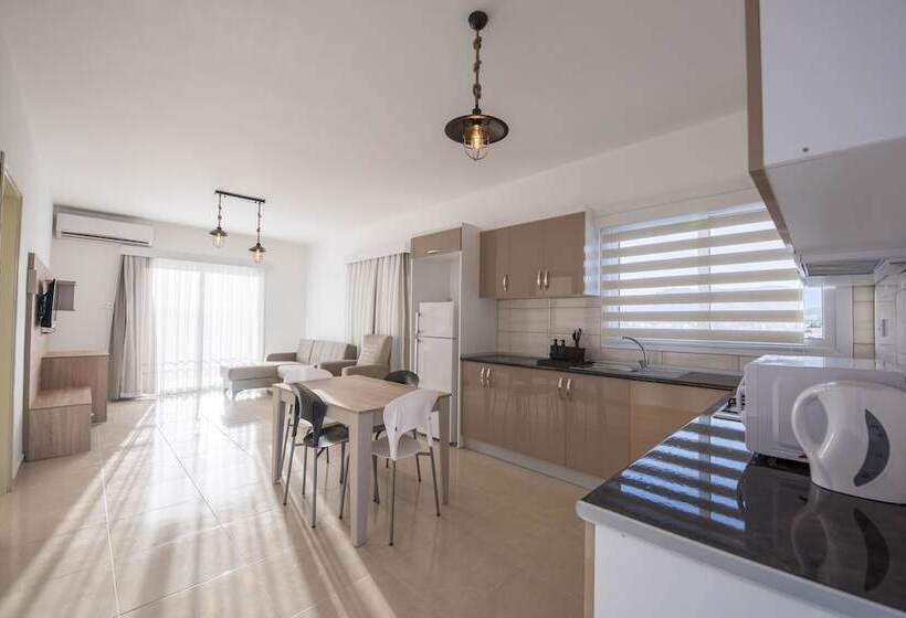 Deniz Airport Suites