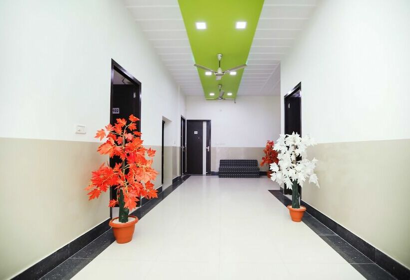 فندق Azad Garden By Oyo Rooms