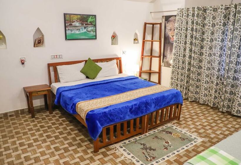 فندق Sariska Farms & Adventure