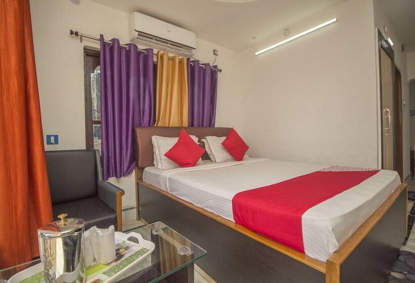 ホテル Debdutta By Oyo Rooms
