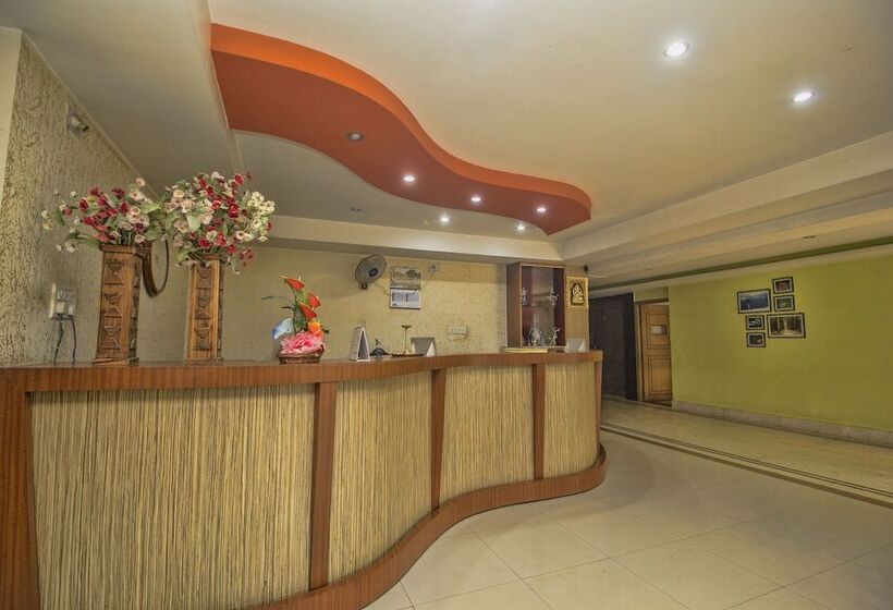 فندق Nandanik Palace By Oyo Rooms