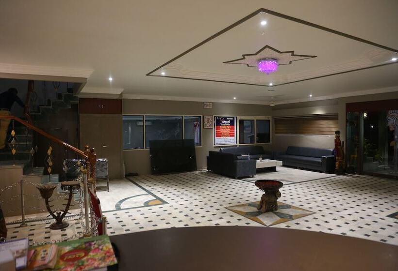 فندق Natraj & Resort