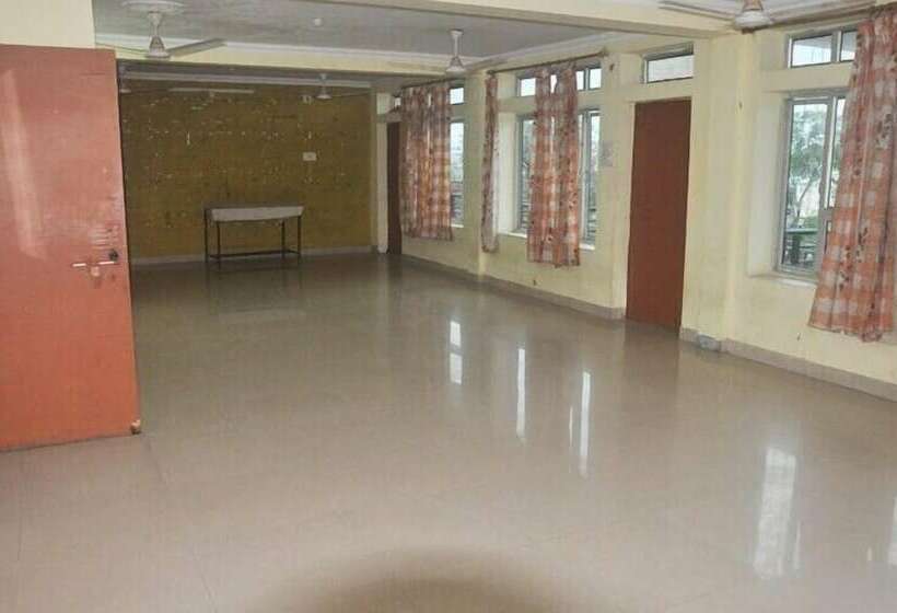 ホテル New White House Tikamgarh