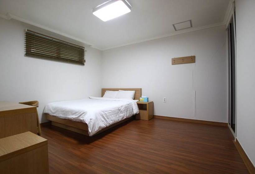 Prada Hotel & Pension