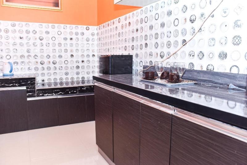 Отель Reddoorz Syariah Near Gelora Delta Sidoarjo 2
