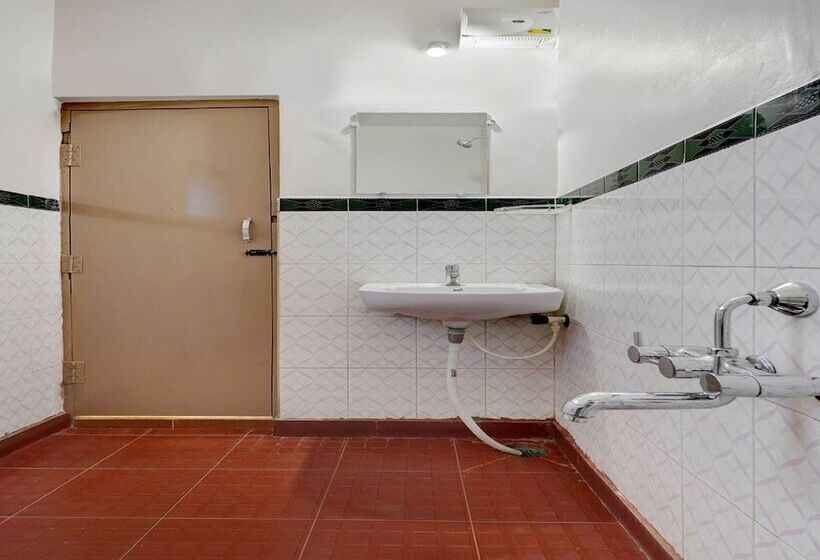 酒店 Spot On 45551 Surya Lodge