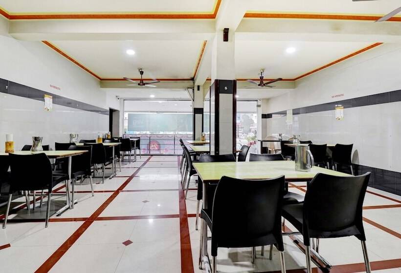 酒店 Spot On 45551 Surya Lodge