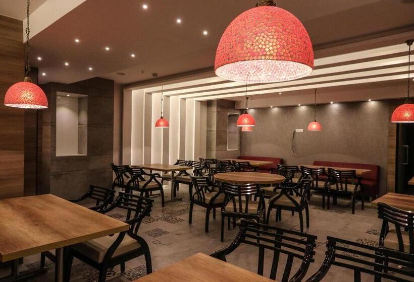 בית מלון כפרי The Grand Asansol