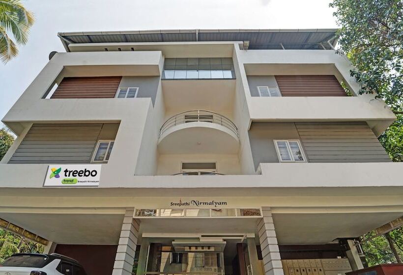 호텔 Treebo Sreepathi Nirmalyam   400 Mtr From Guruvayoor Temple
