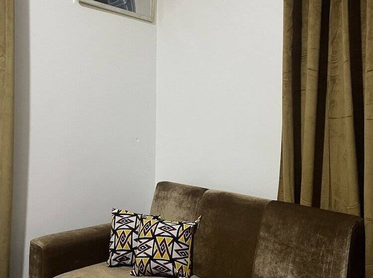 بنسيون Accruase Paradise