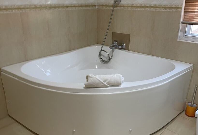 بنسيون Accruase Paradise