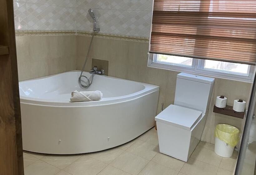 بنسيون Accruase Paradise