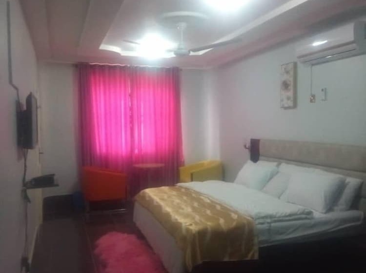 بنسيون Ama Serwaa Lodge