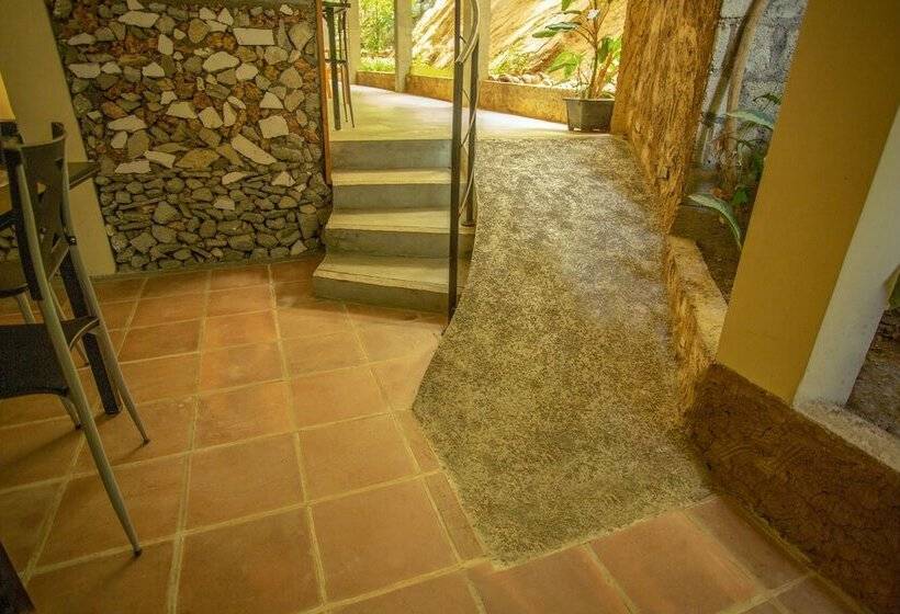 ペンション The Hilltop Eco Homestay