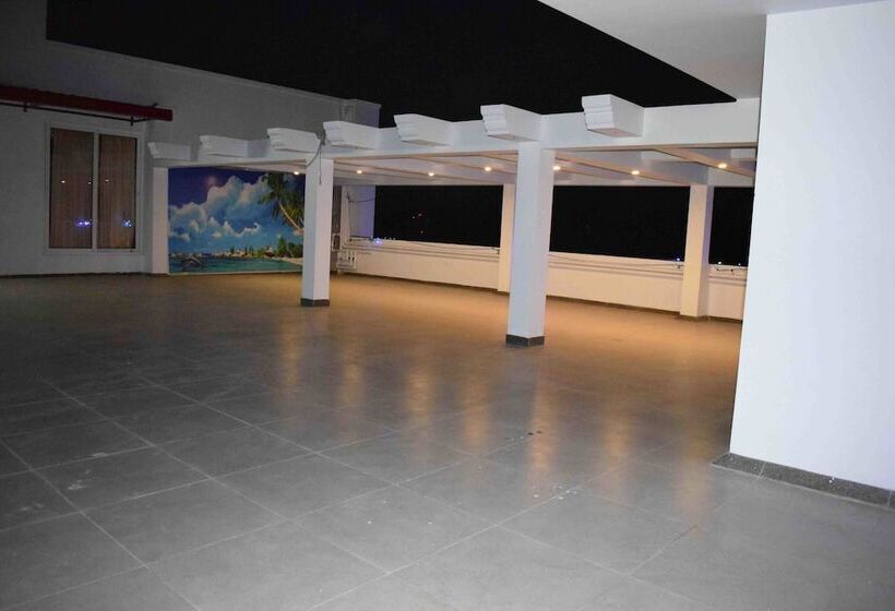 منتجع White Pearl Residency