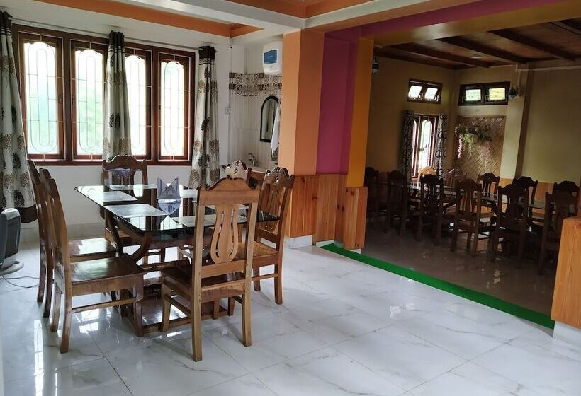 리조트 Ziro Palace Inn