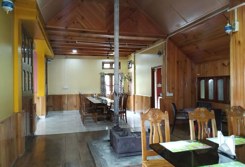 리조트 Ziro Palace Inn