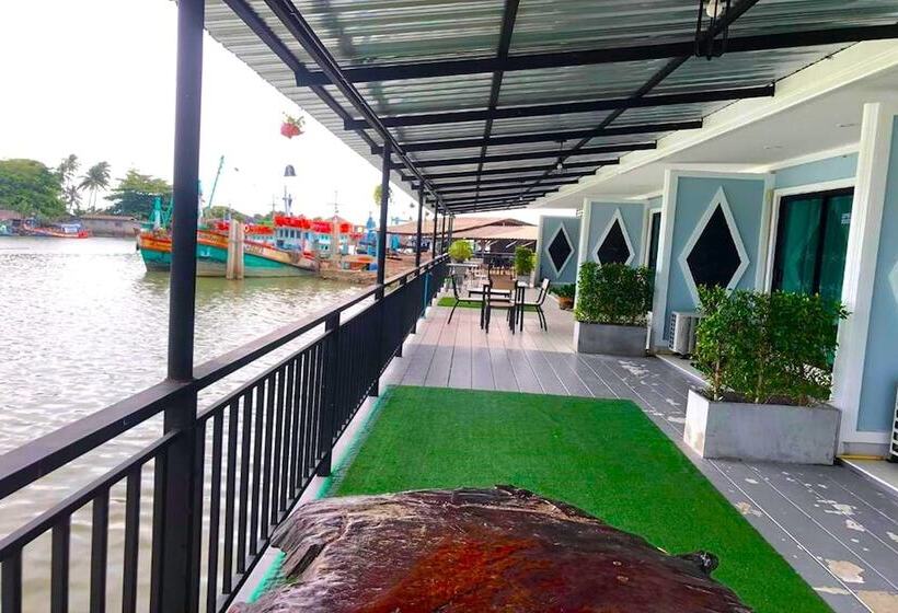 هتل Chaiyai River Front