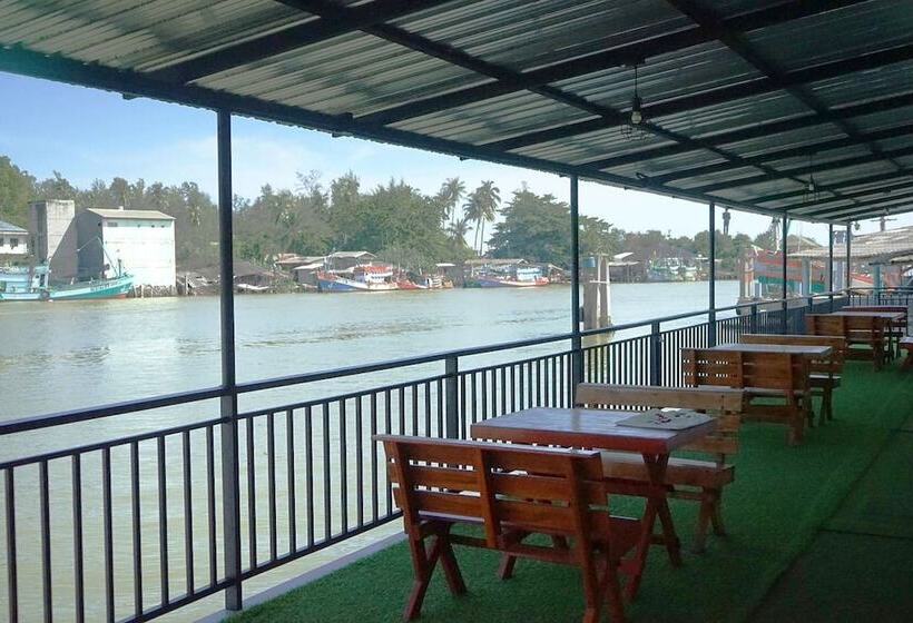 هتل Chaiyai River Front