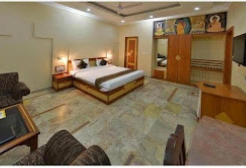 فندق Chandrawati Palace