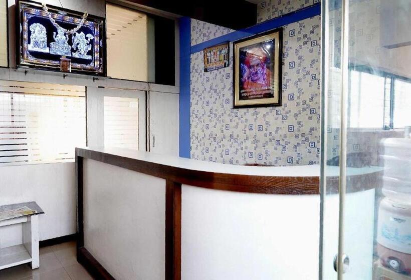 ホテル Spot On 41441 Chinthu Comforts