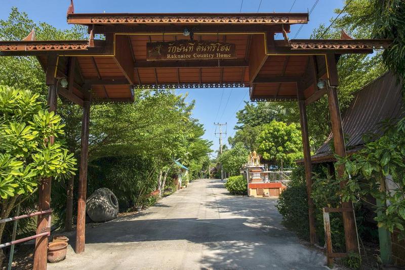 בית מלון כפרי Raknatee Resort