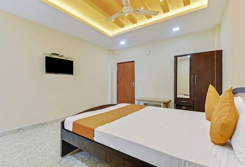 酒店 Spot On 46956 Kalparukshaa Lodge