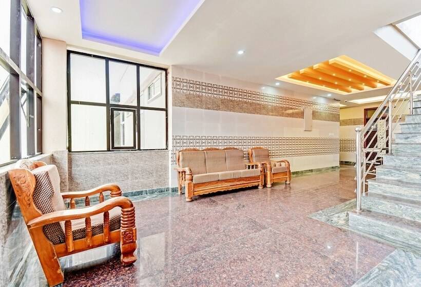 酒店 Spot On 46956 Kalparukshaa Lodge