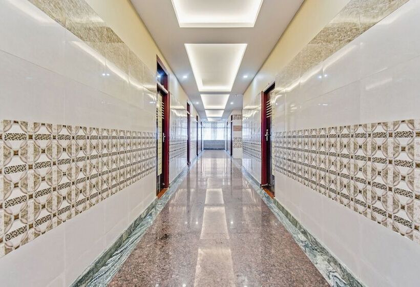 酒店 Spot On 46956 Kalparukshaa Lodge