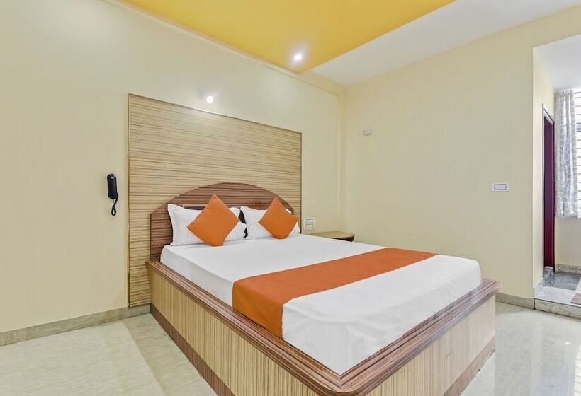 酒店 Spot On 46956 Kalparukshaa Lodge