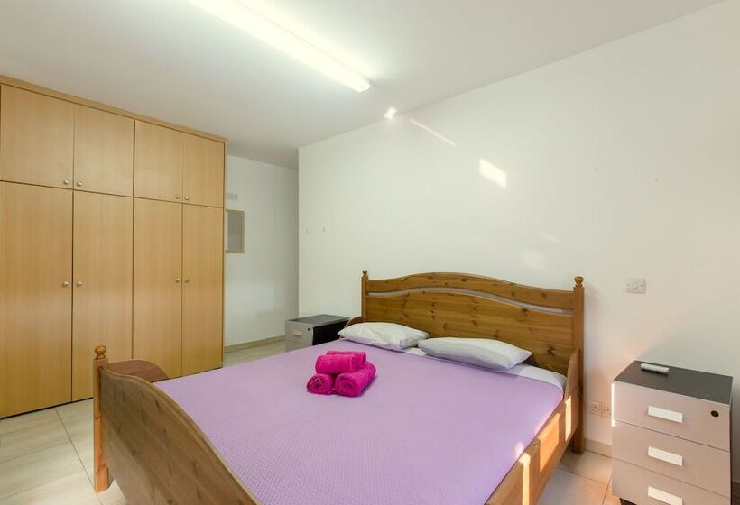 פנסיון Acticon Rooms Larnaca