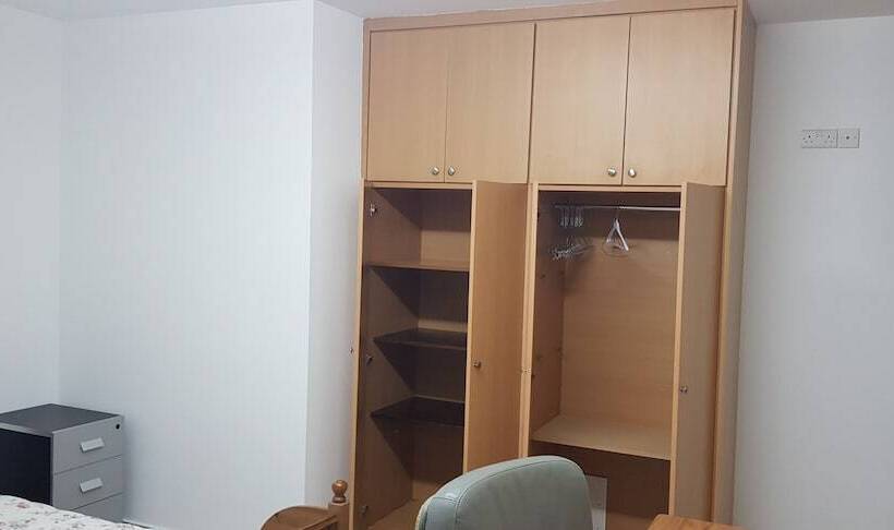 פנסיון Acticon Rooms Larnaca