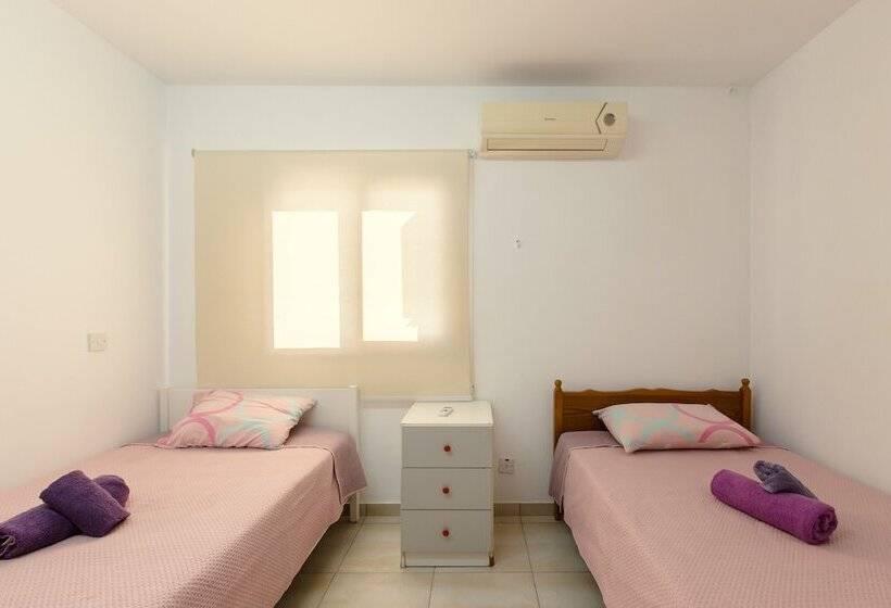 פנסיון Acticon Rooms Larnaca