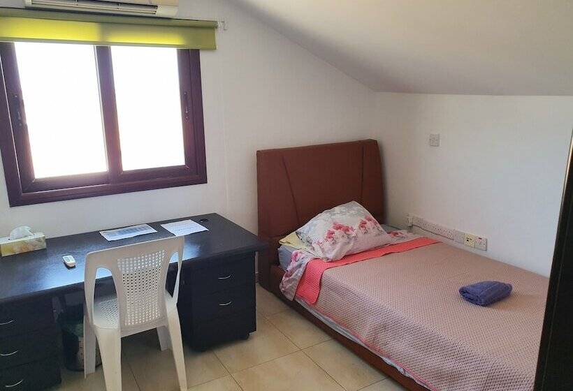 פנסיון Acticon Rooms Larnaca
