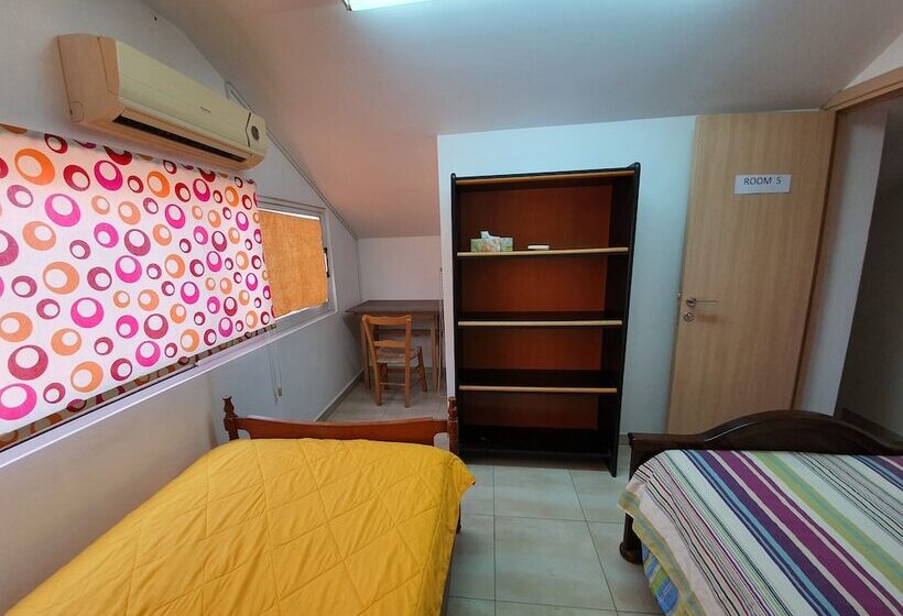 פנסיון Acticon Rooms Larnaca