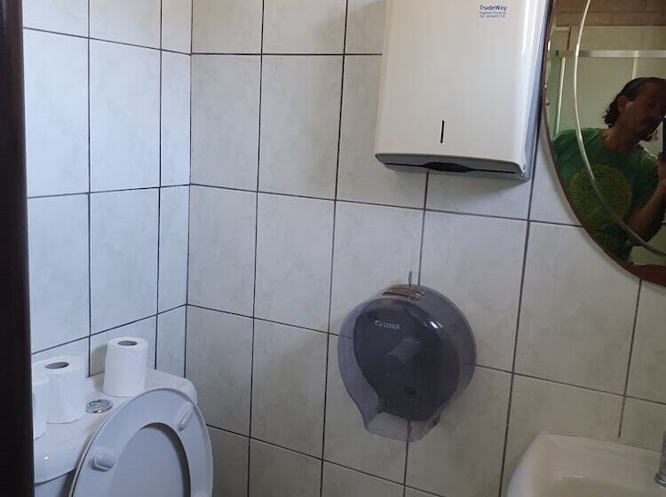פנסיון Acticon Rooms Larnaca