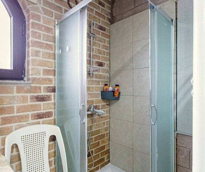 פנסיון Acticon Rooms Larnaca