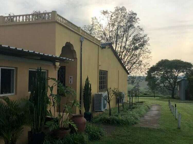 بنسيون Emoyeni Country Lodge