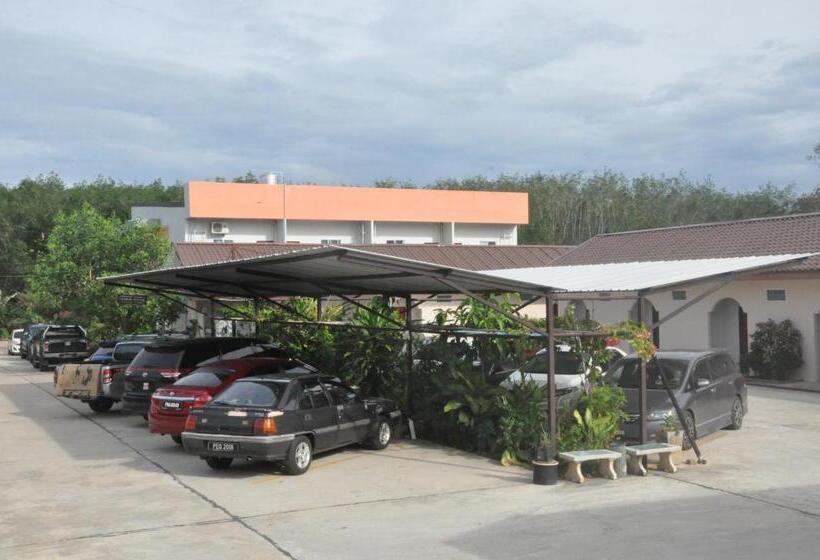 هتل Banana Resort Sadao