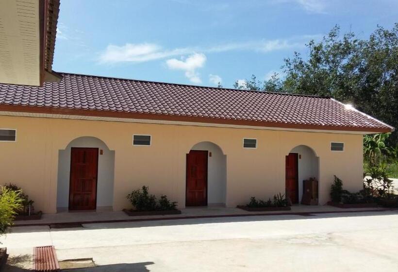 هتل Banana Resort Sadao