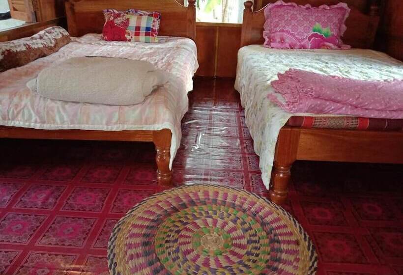 فندق Kakrona Pouk Homestay