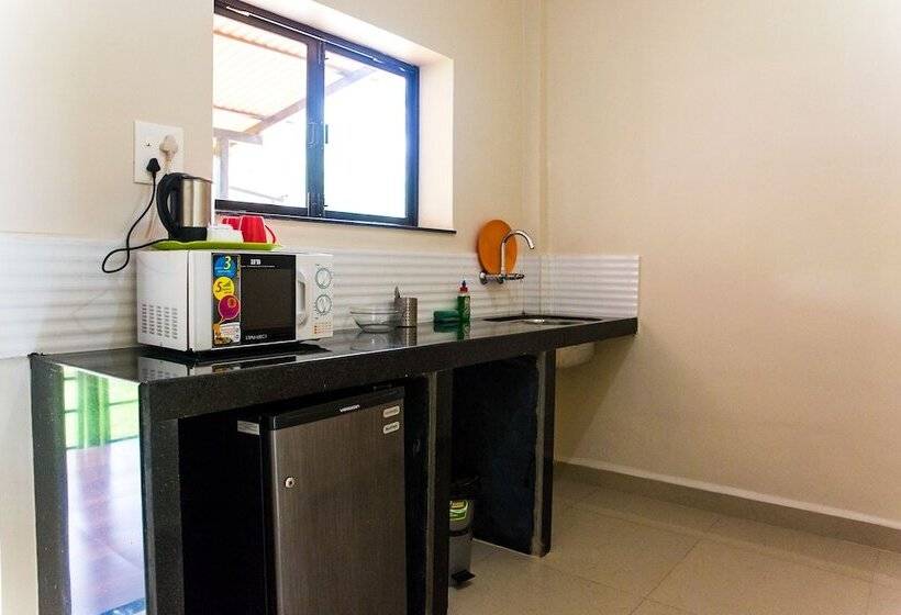 בית מלון כפרי Lazy Frog Goa