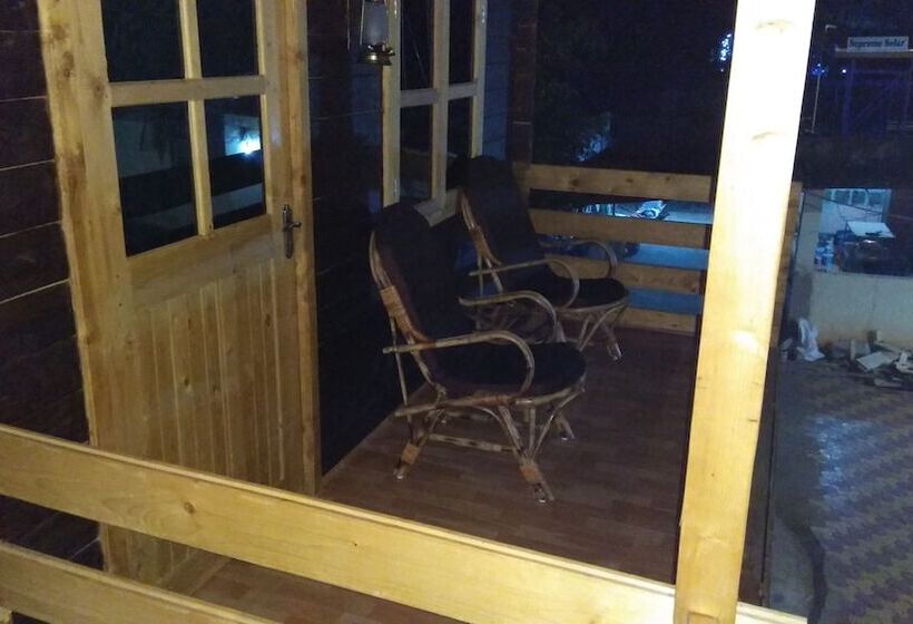 בית מלון כפרי Lazy Frog Goa