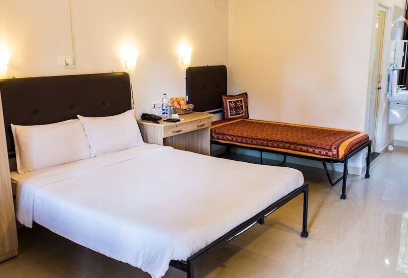 בית מלון כפרי Lazy Frog Goa