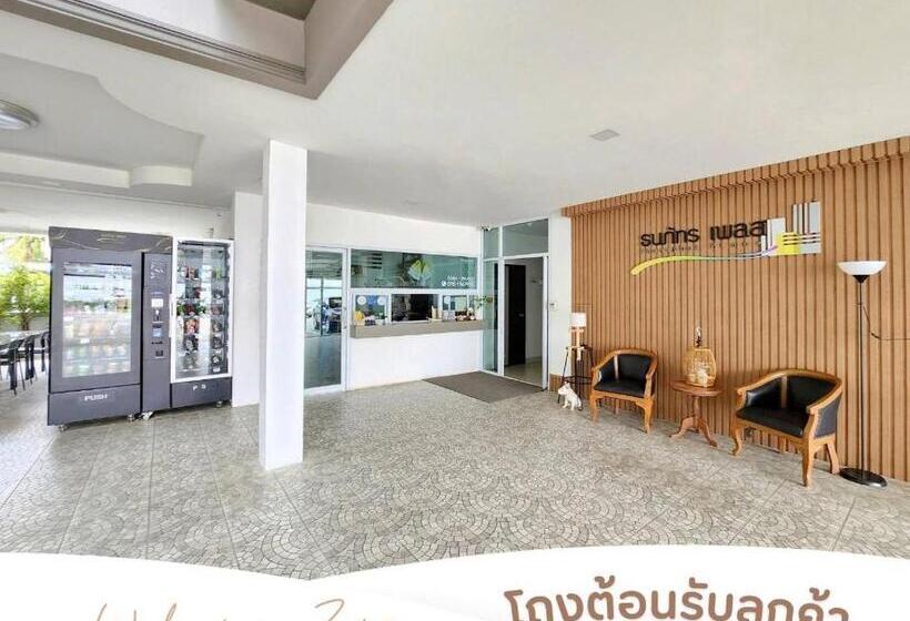 בית מלון כפרי Thanaphat Place